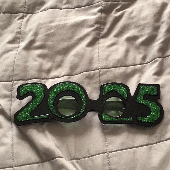 2025 New Years Eve Glasses - Picture 2 of 2